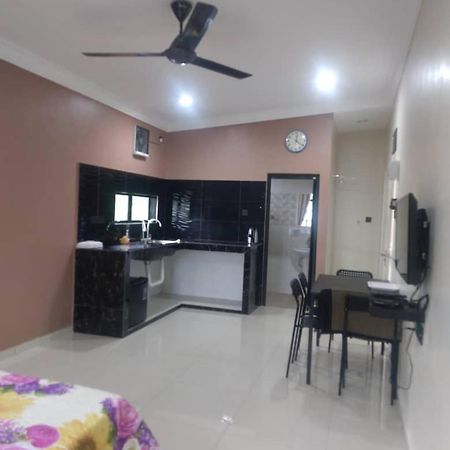 Yasmeen Studio Roomstay Kijal - Room 1 - For Two Person Islam Guest Only Extérieur photo