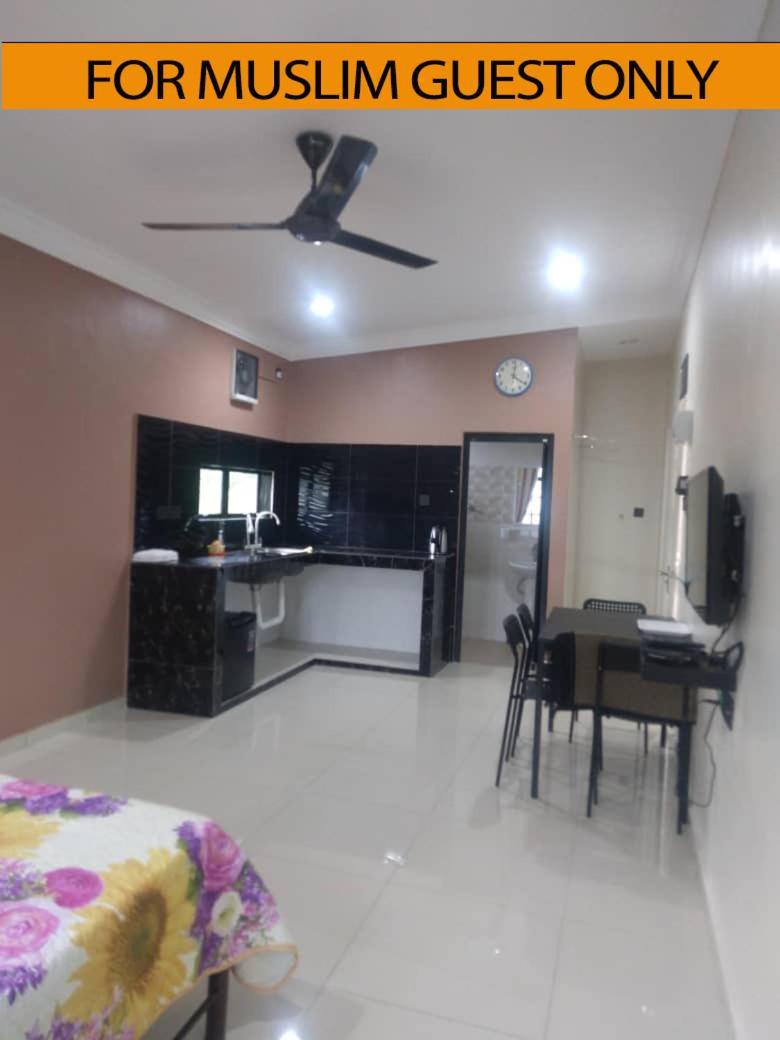 Yasmeen Studio Roomstay Kijal - Room 1 - For Two Person Islam Guest Only Extérieur photo